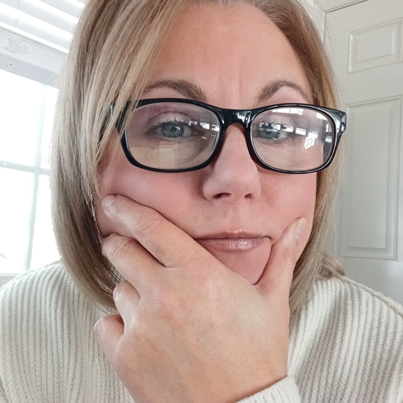 Meet your Posher, Tina - Picture 3 of 3